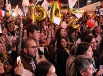 Colombians watch the signing